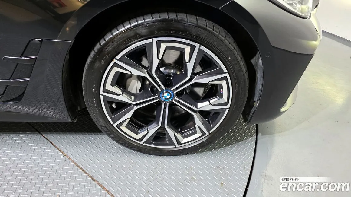 BMW i4 — фото 5
