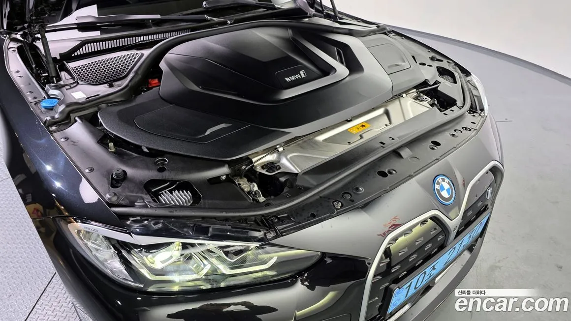 BMW i4 — фото 6
