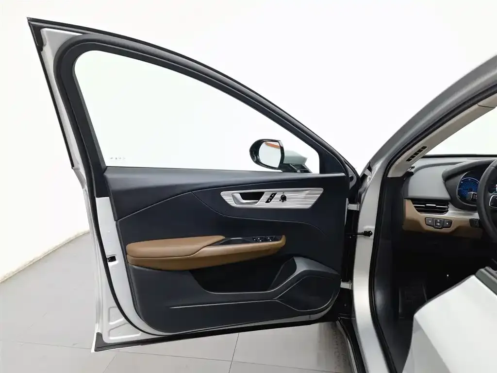 Hongqi E-QM5 — фото 8