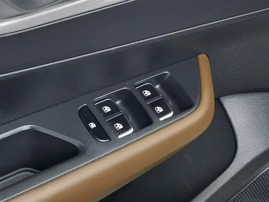 Hongqi E-QM5 — фото 9