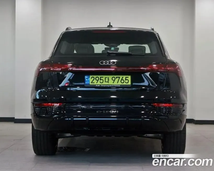 Audi Q8 e-tron — фото 4