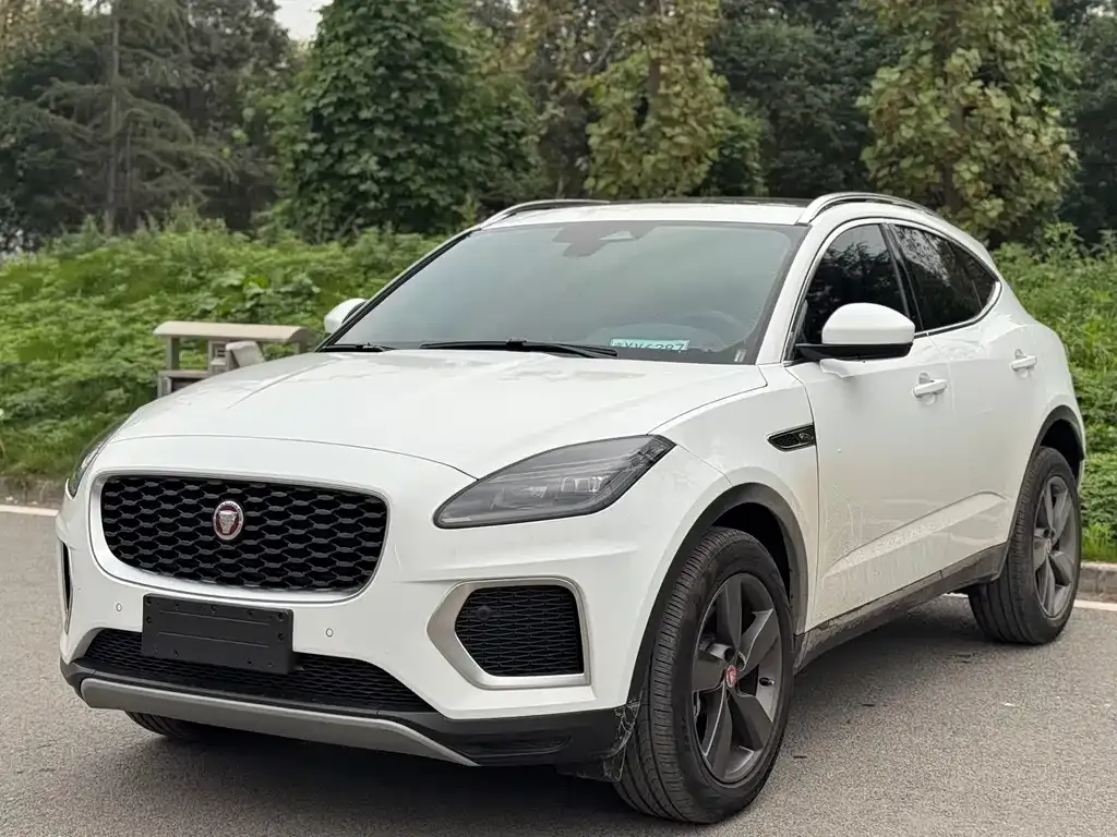 Jaguar E-PACE — фото 1