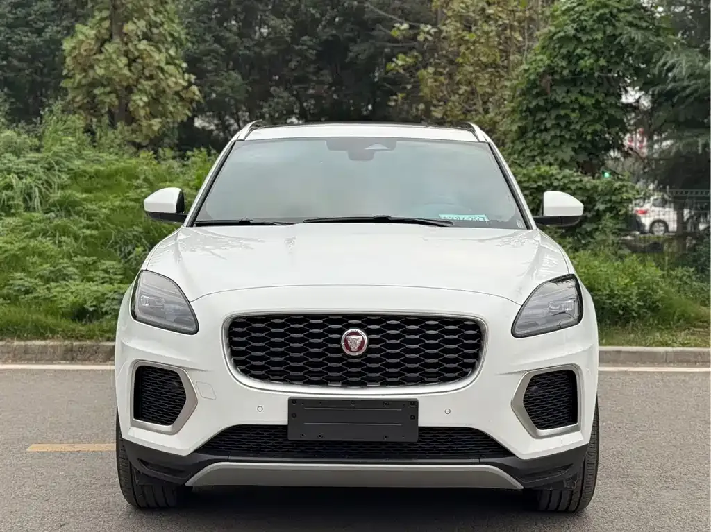 Jaguar E-PACE — фото 2