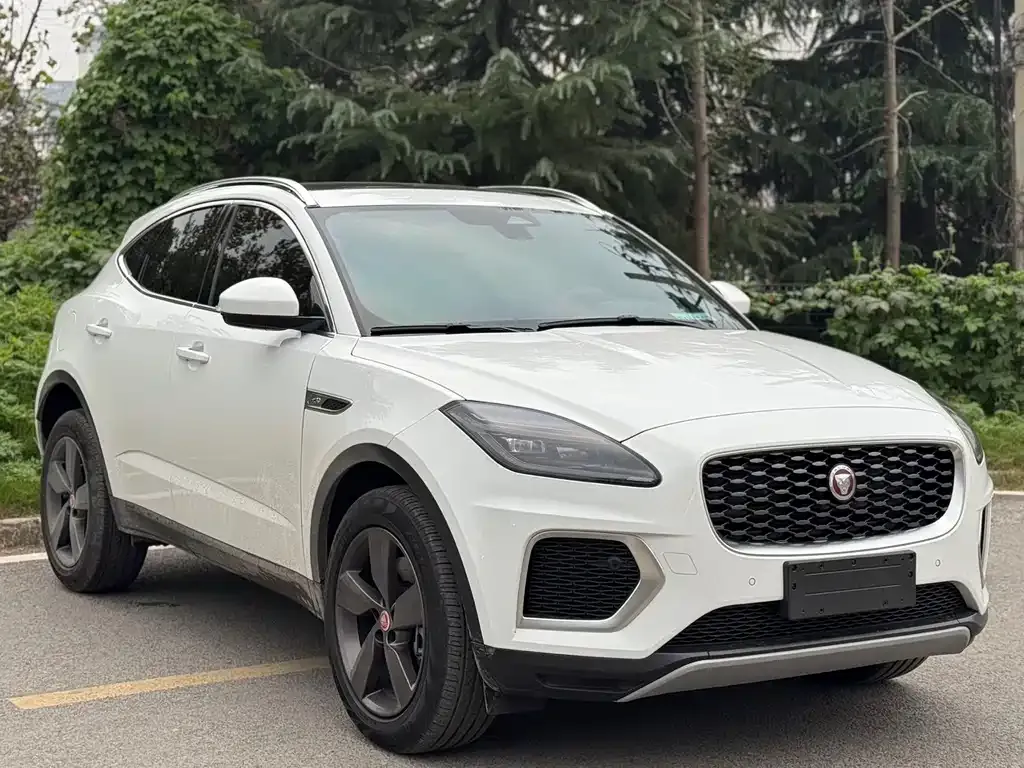 Jaguar E-PACE — фото 3