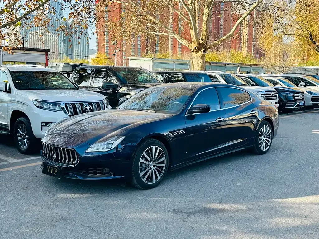 Maserati Quattroporte — фото 1