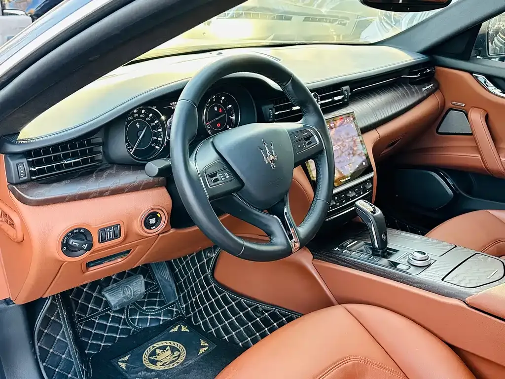 Maserati Quattroporte — фото 6