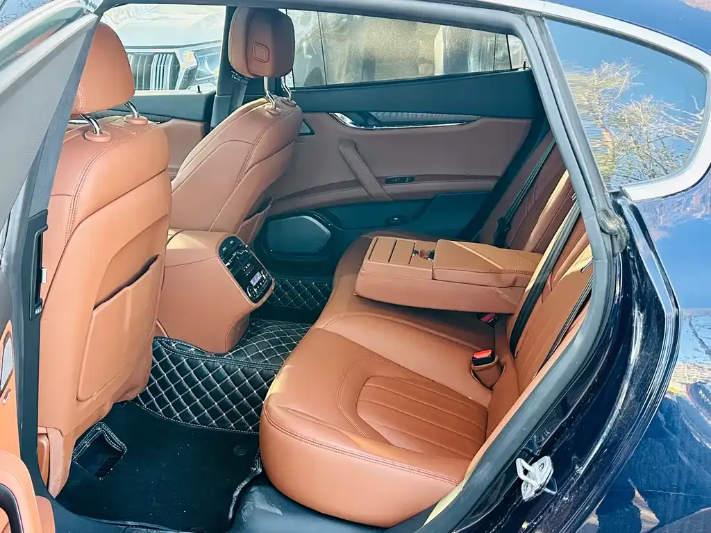 Maserati Quattroporte — фото 7