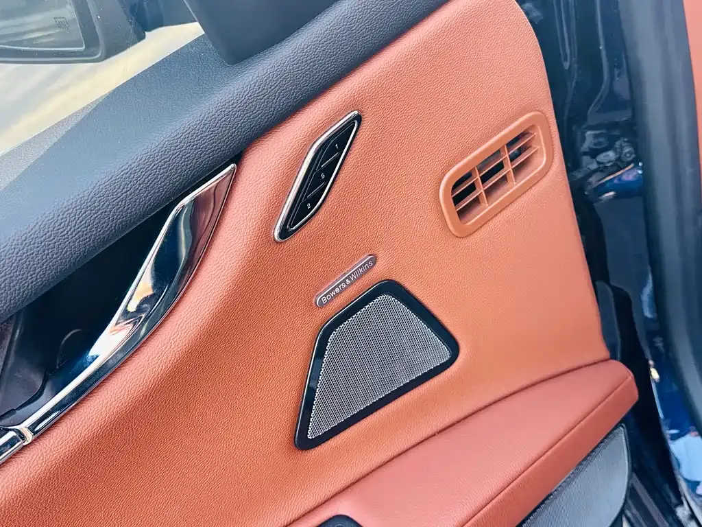 Maserati Quattroporte — фото 8