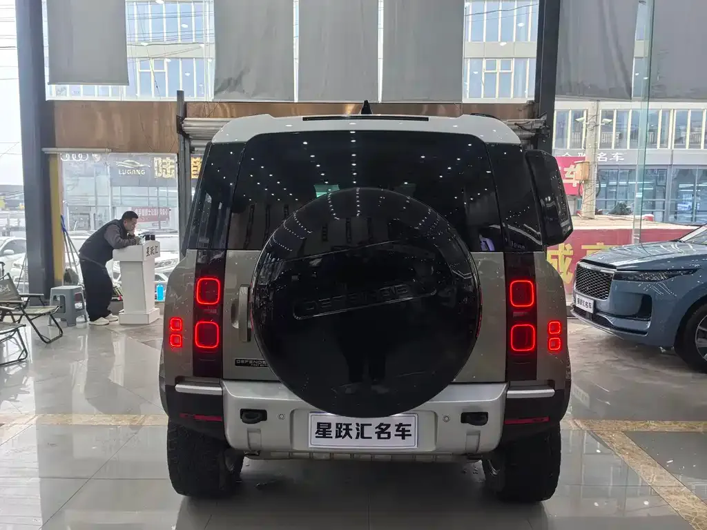 Land Rover Defender — фото 5