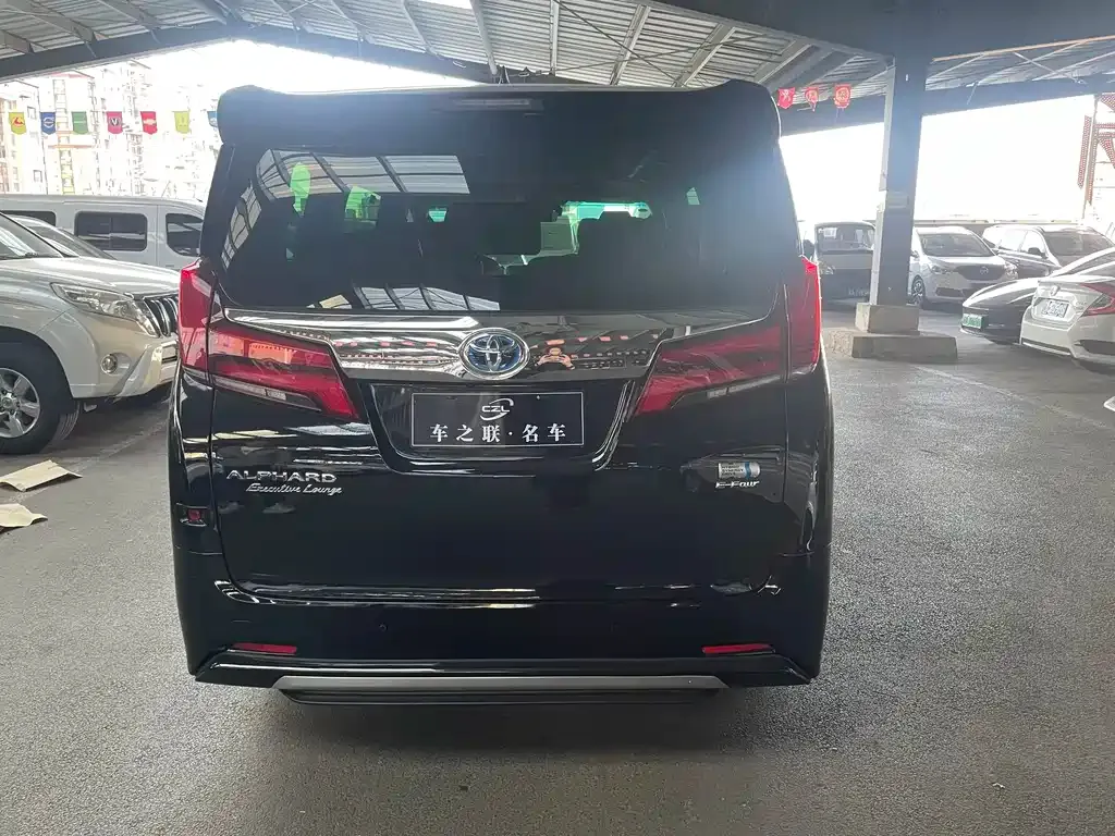 Toyota Alphard — фото 5