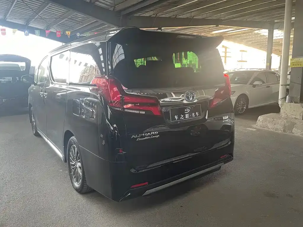 Toyota Alphard — фото 6