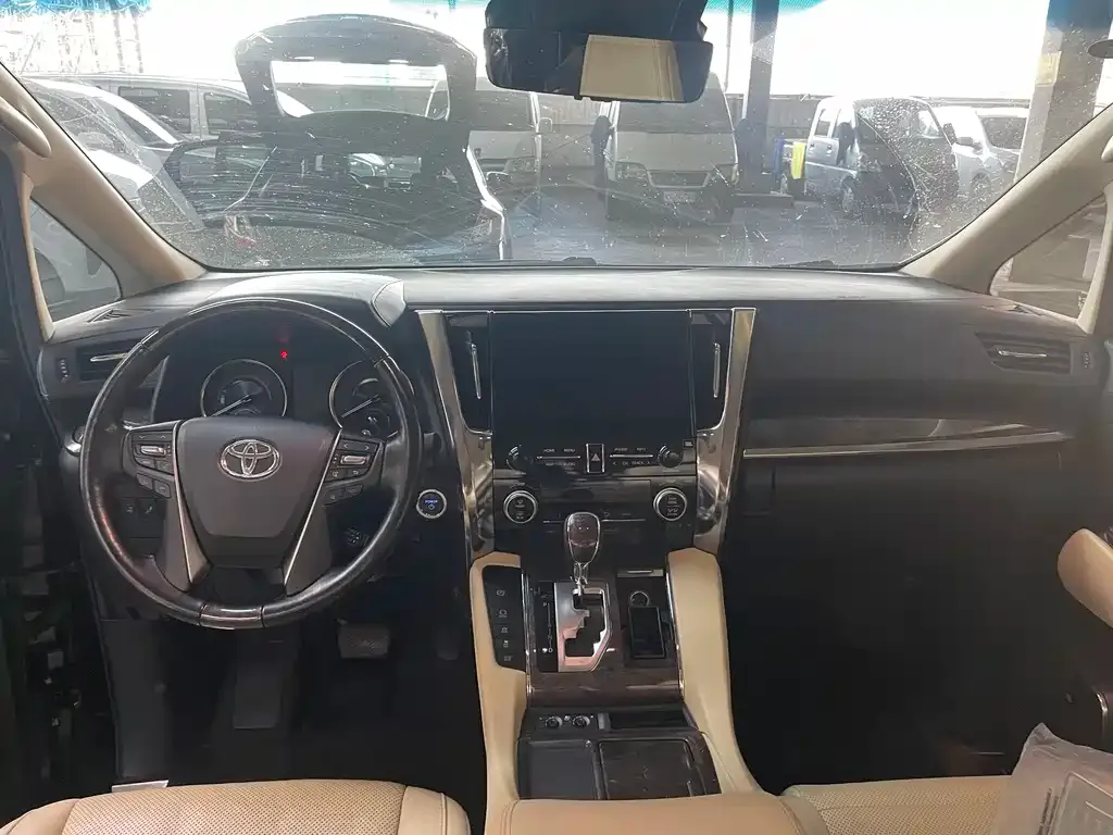 Toyota Alphard — фото 7