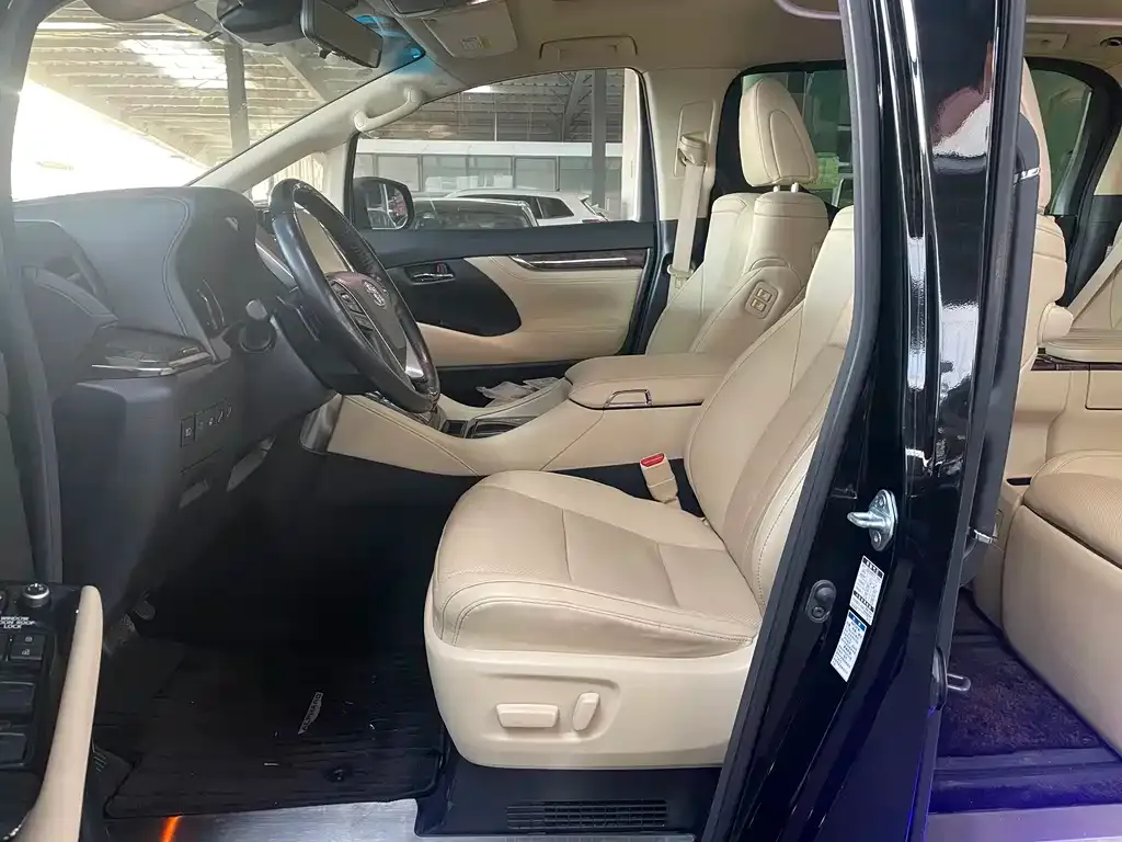 Toyota Alphard — фото 8