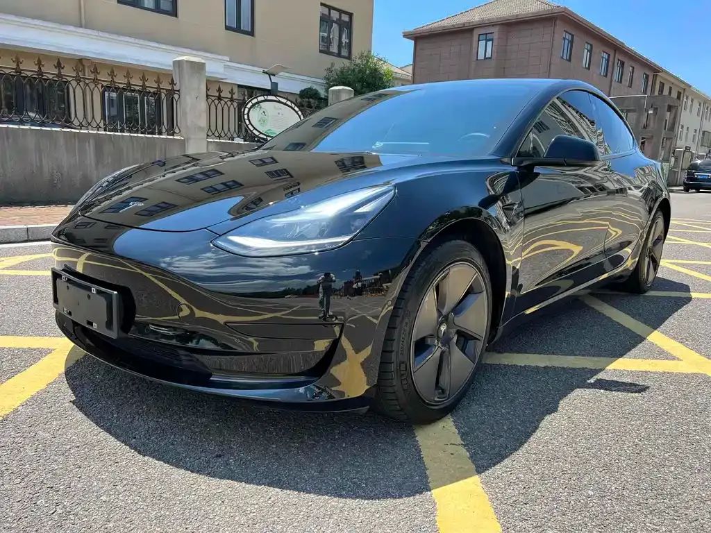 Tesla Model 3 — фото 1