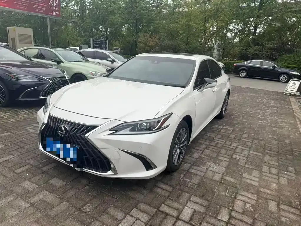 Lexus ES — фото 1