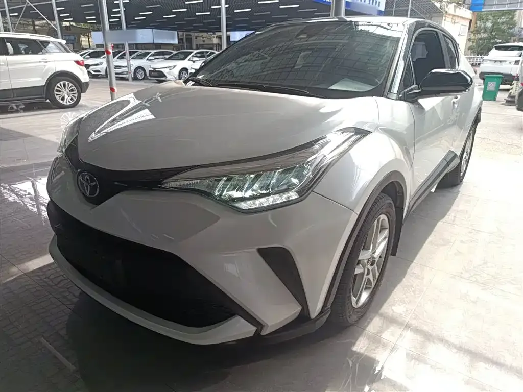 Toyota C-HR — фото 1