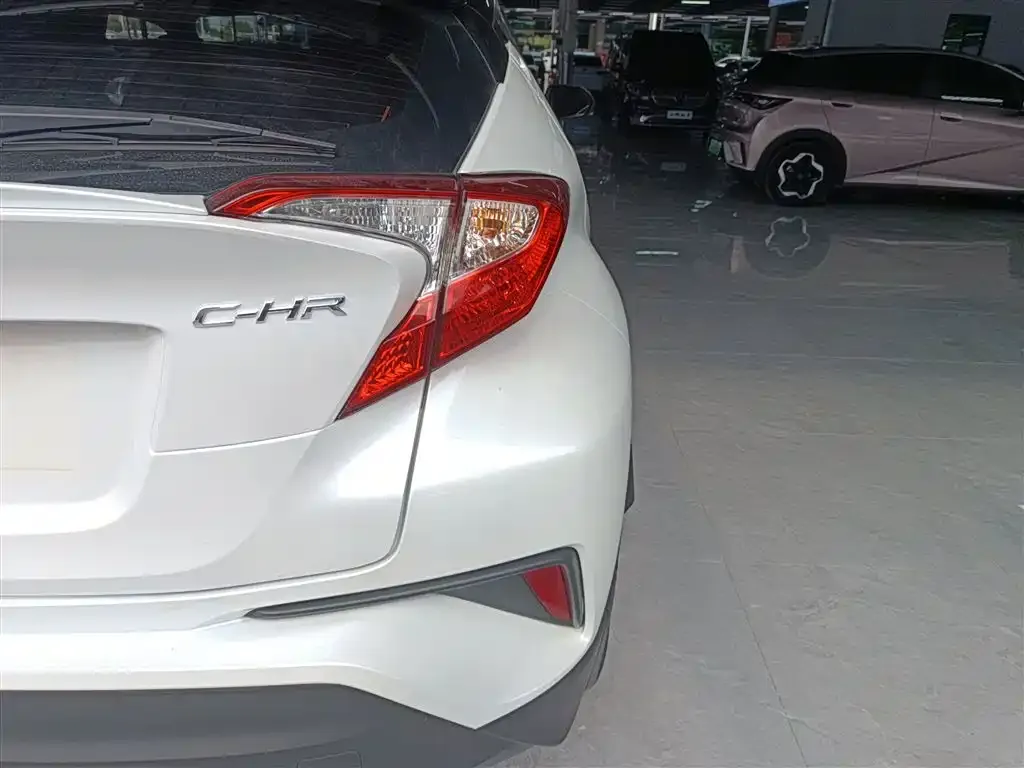 Toyota C-HR — фото 8