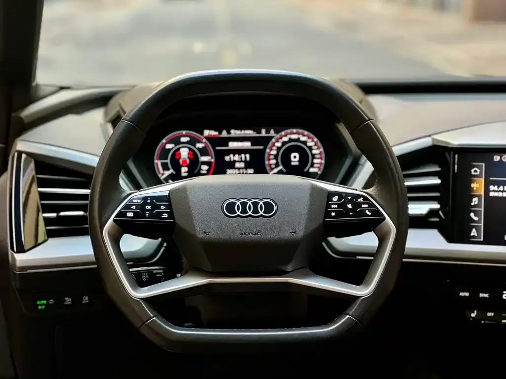 Audi Q5 e-tron — фото 4