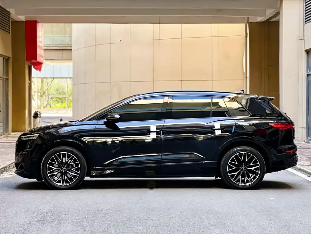 Audi Q5 e-tron — фото 7