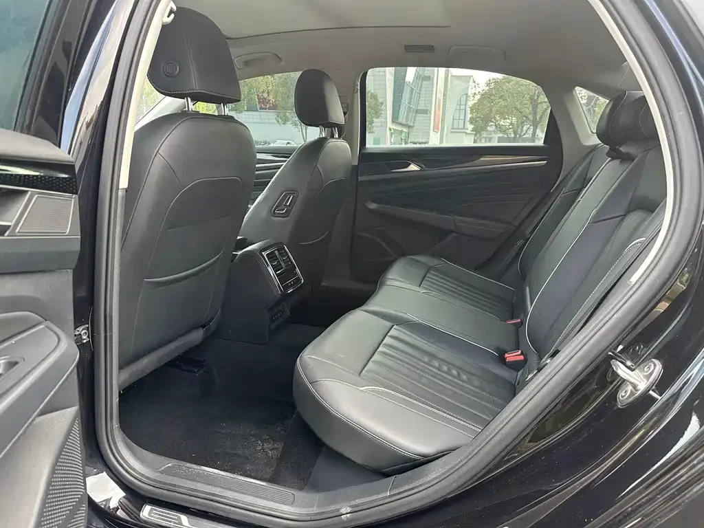 Volkswagen Passat — фото 6