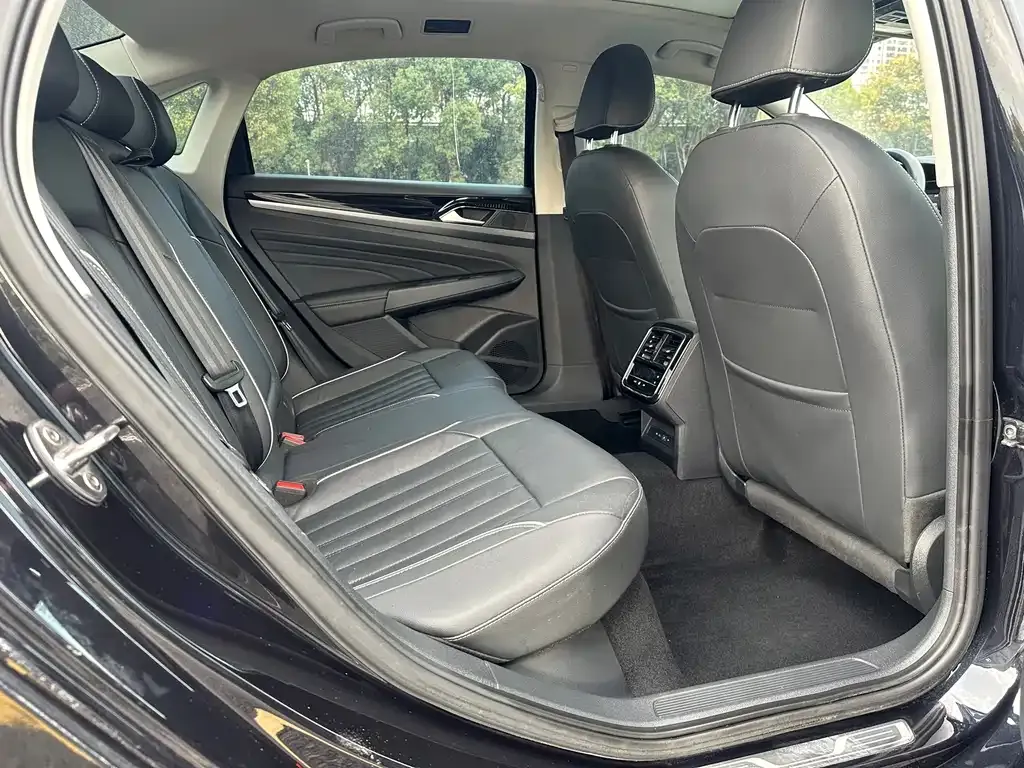 Volkswagen Passat — фото 7