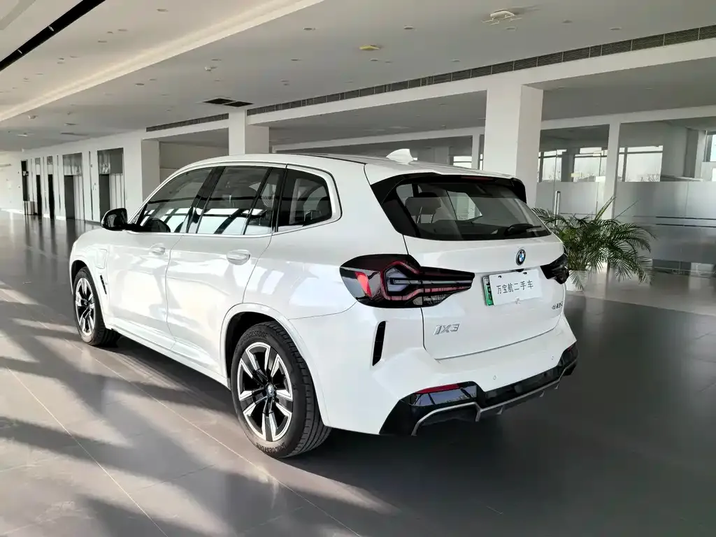 BMW iX3 — фото 2