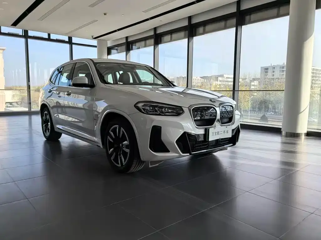 BMW iX3 — фото 4