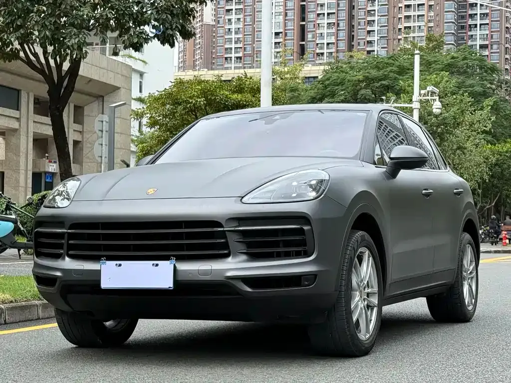 Porsche Cayenne — фото 1