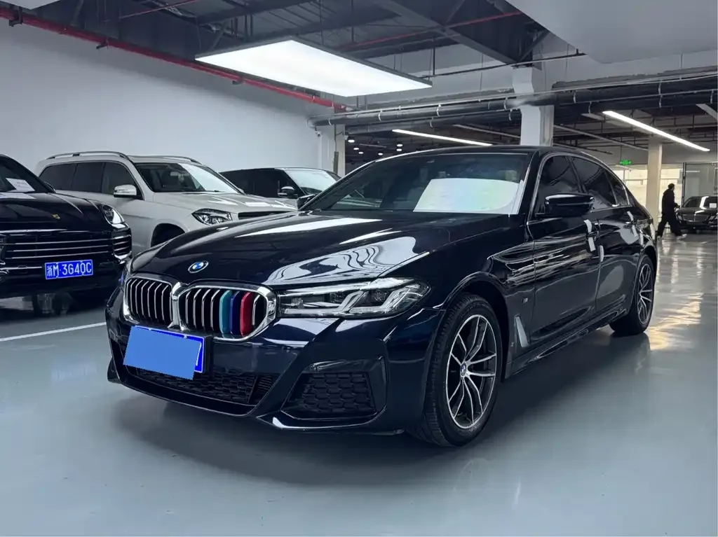 BMW 5 Series — фото 1