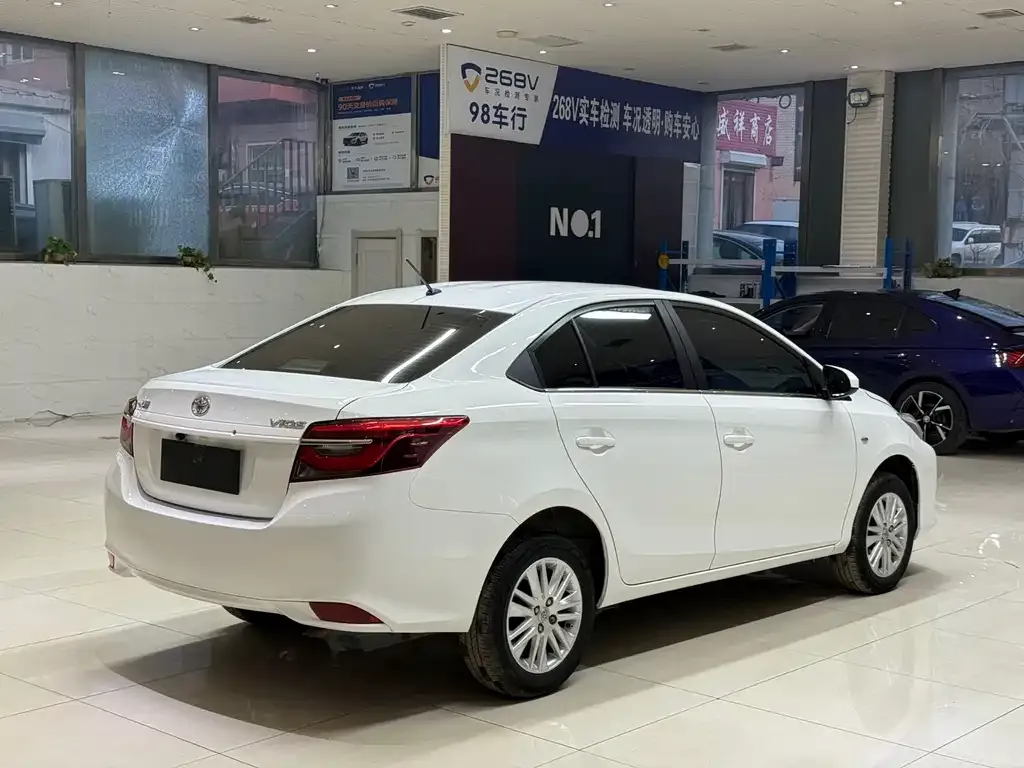 Toyota Vios — фото 4