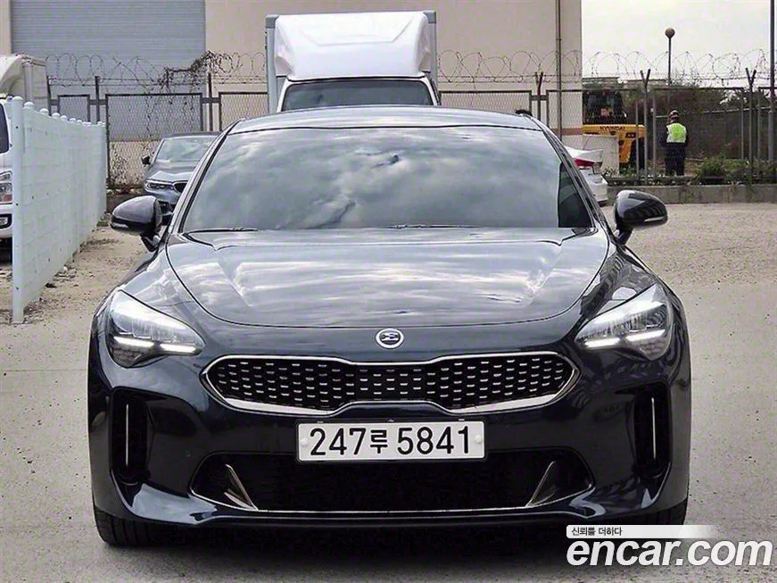 Kia Stinger — фото 1
