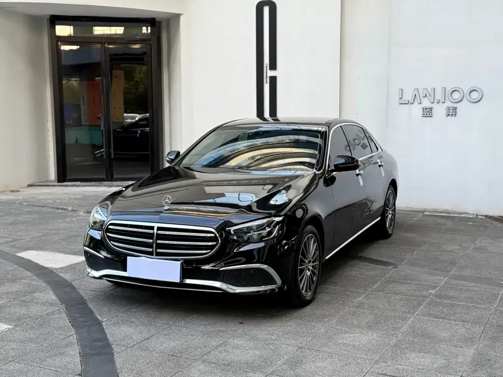 Mercedes-Benz E-Class — фото 1