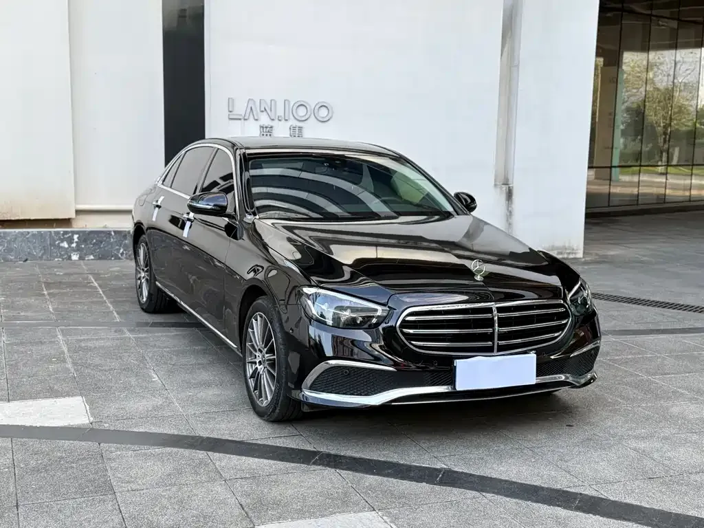 Mercedes-Benz E-Class — фото 2