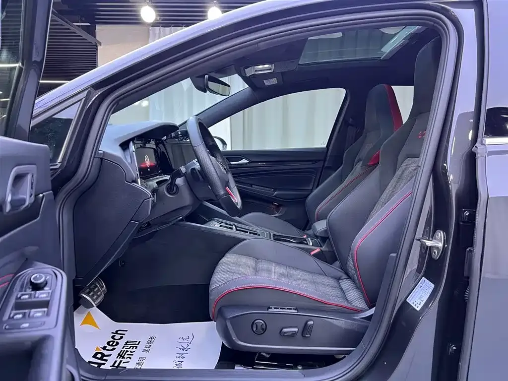 Volkswagen Golf GTI — фото 5