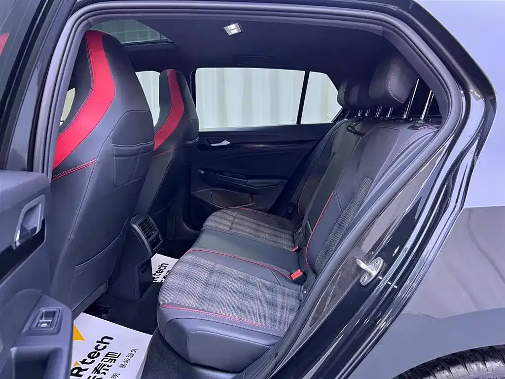 Volkswagen Golf GTI — фото 6