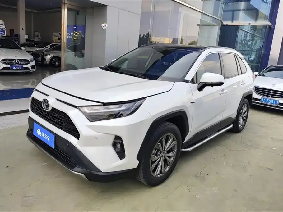 Toyota RAV4 — фото 1