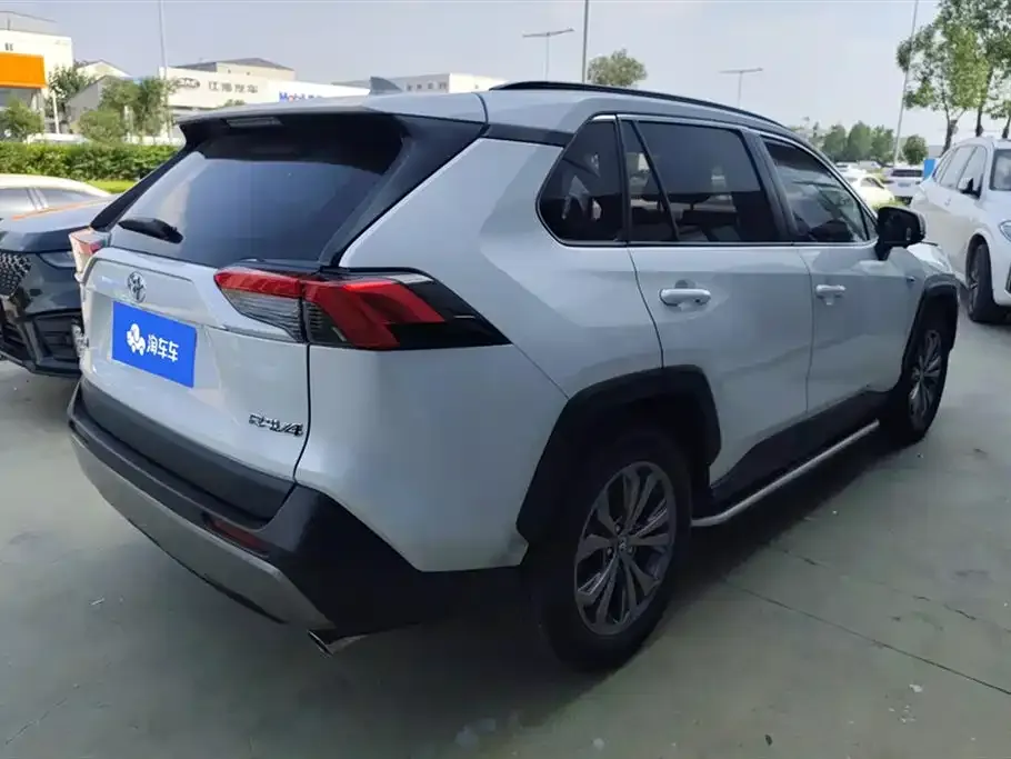 Toyota RAV4 — фото 3