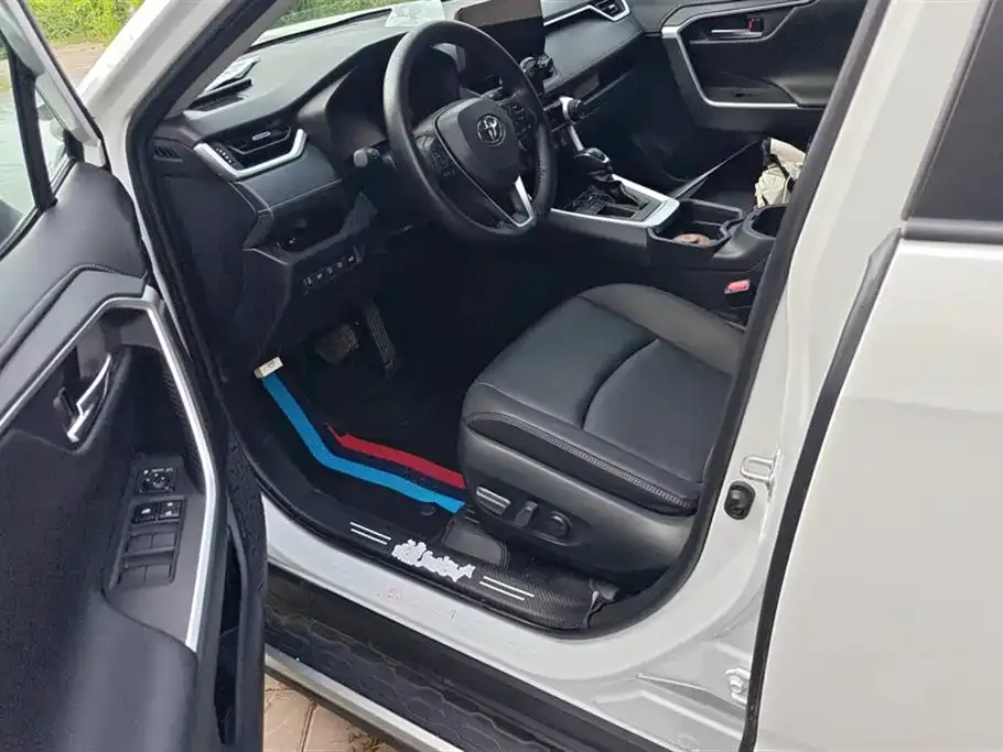 Toyota RAV4 — фото 9