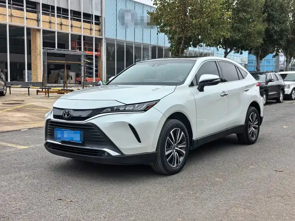 Toyota Harrier — фото 1