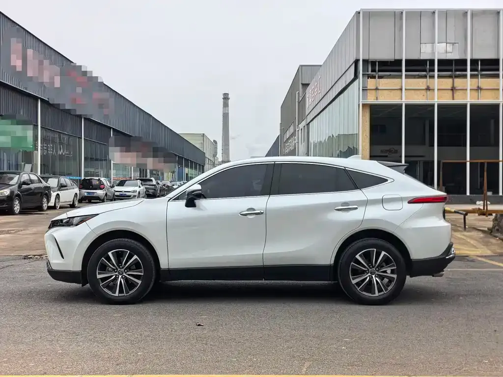 Toyota Harrier — фото 4