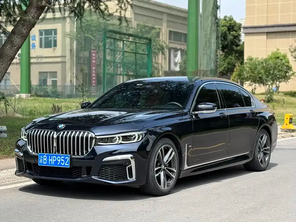 BMW 7 Series — фото 1