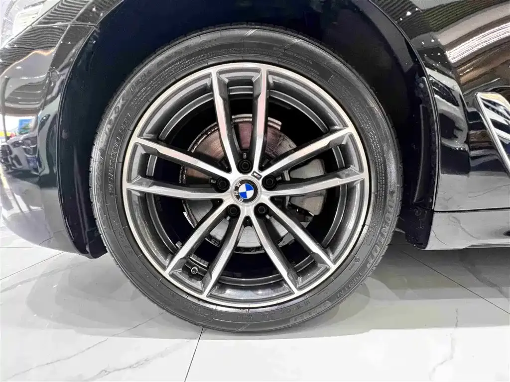 BMW 5 Series — фото 9