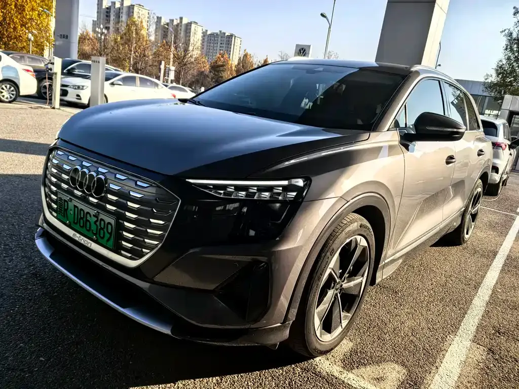 Audi Q5 e-tron — фото 1