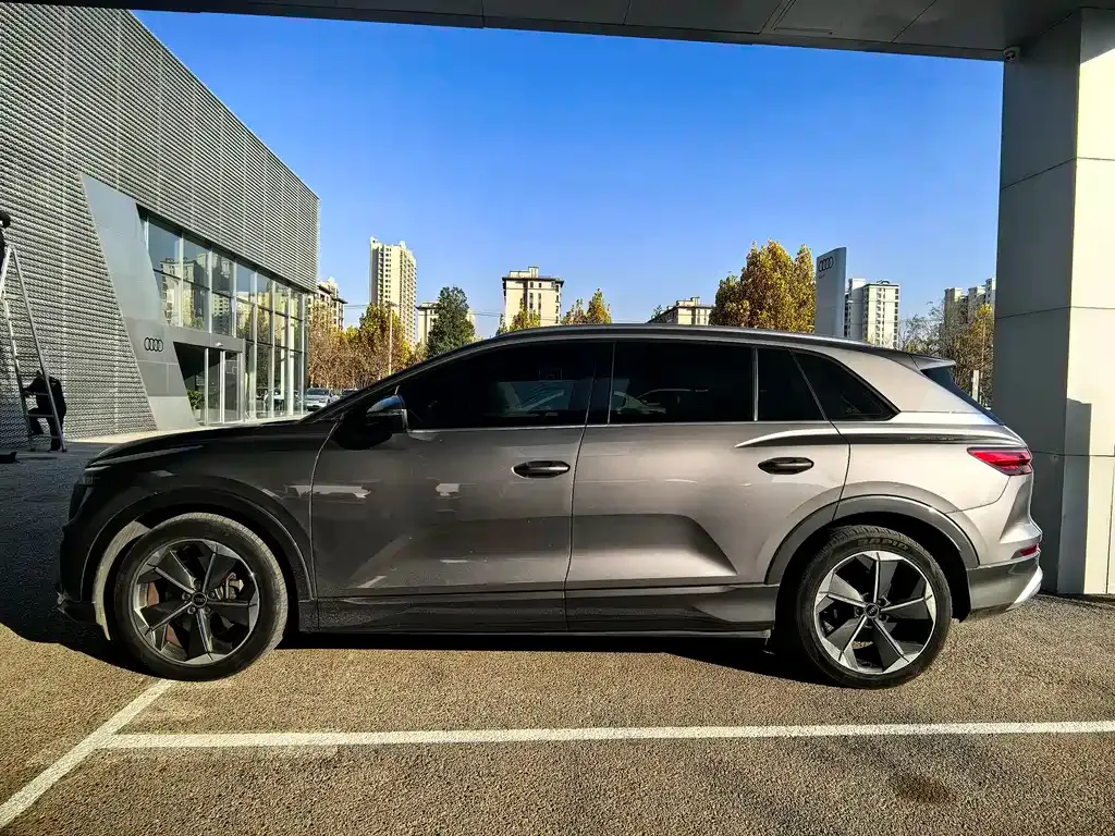 Audi Q5 e-tron — фото 4