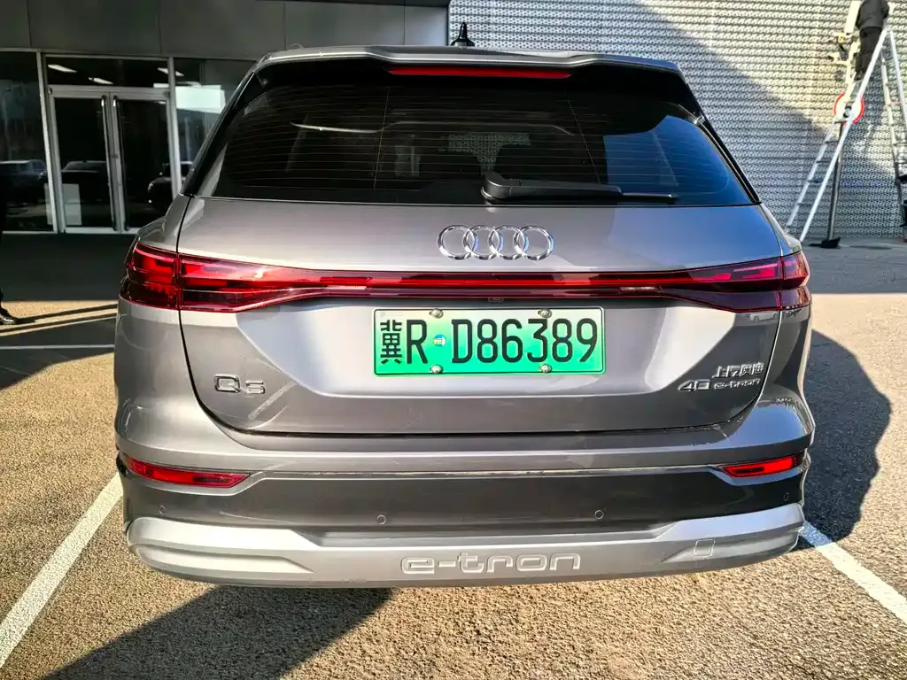 Audi Q5 e-tron — фото 6