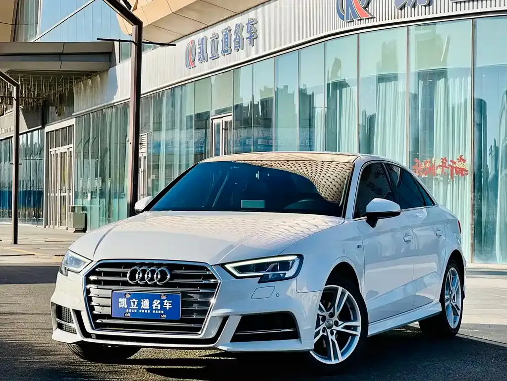 Audi A3 — фото 1
