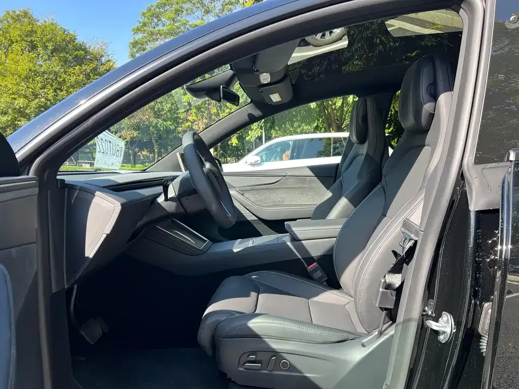 Tesla Model Y L — фото 6