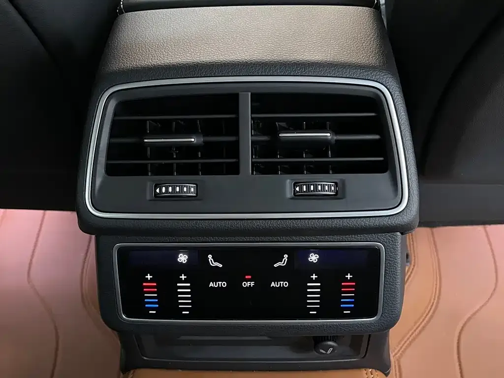 Audi A7L — фото 10