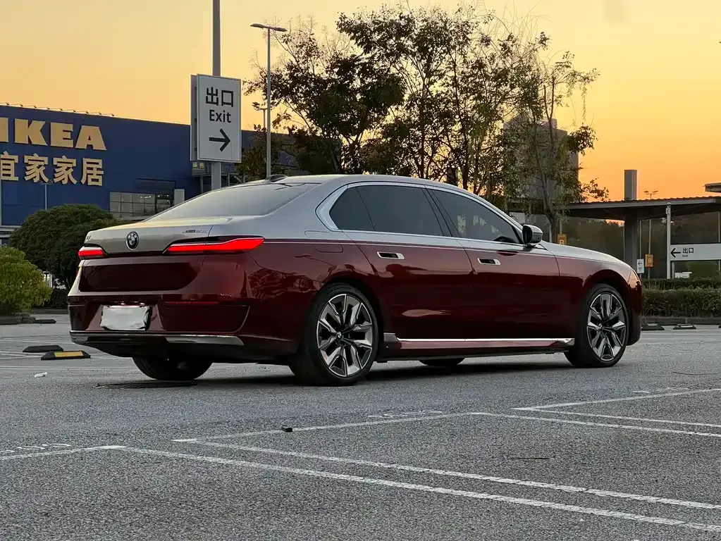 BMW i7 — фото 6