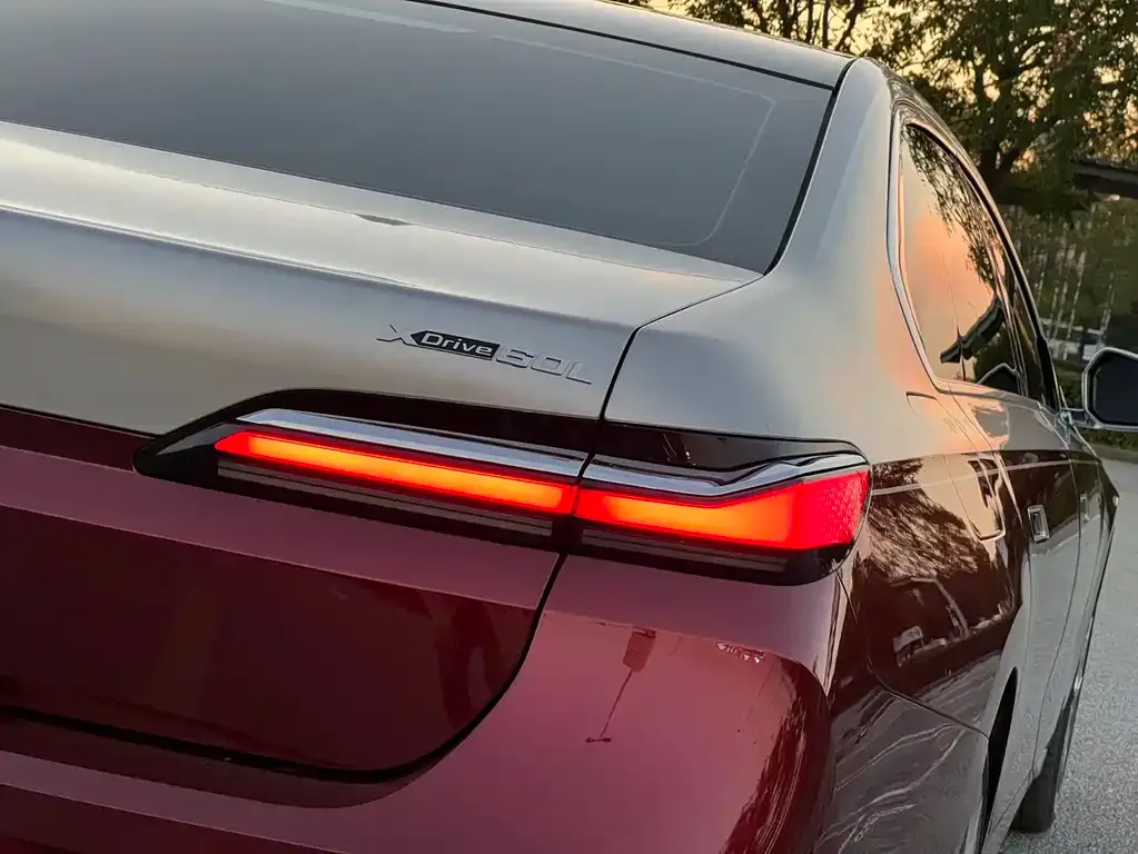 BMW i7 — фото 9
